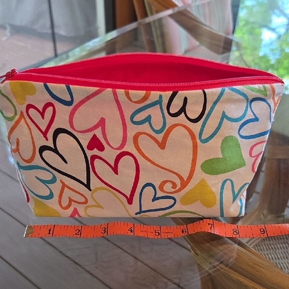Colorful Heart Pattern Pouch - Picture 4 of 5